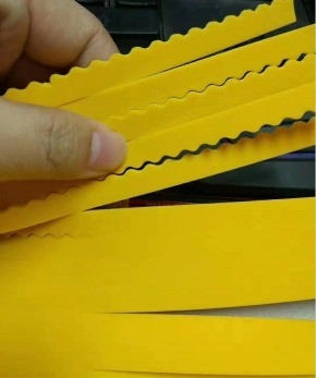 Hoog elastisch geel 8 mm slijppers snijden Ejectie spons rubber slot rubber platte multiplex staal regel slijppers snijden