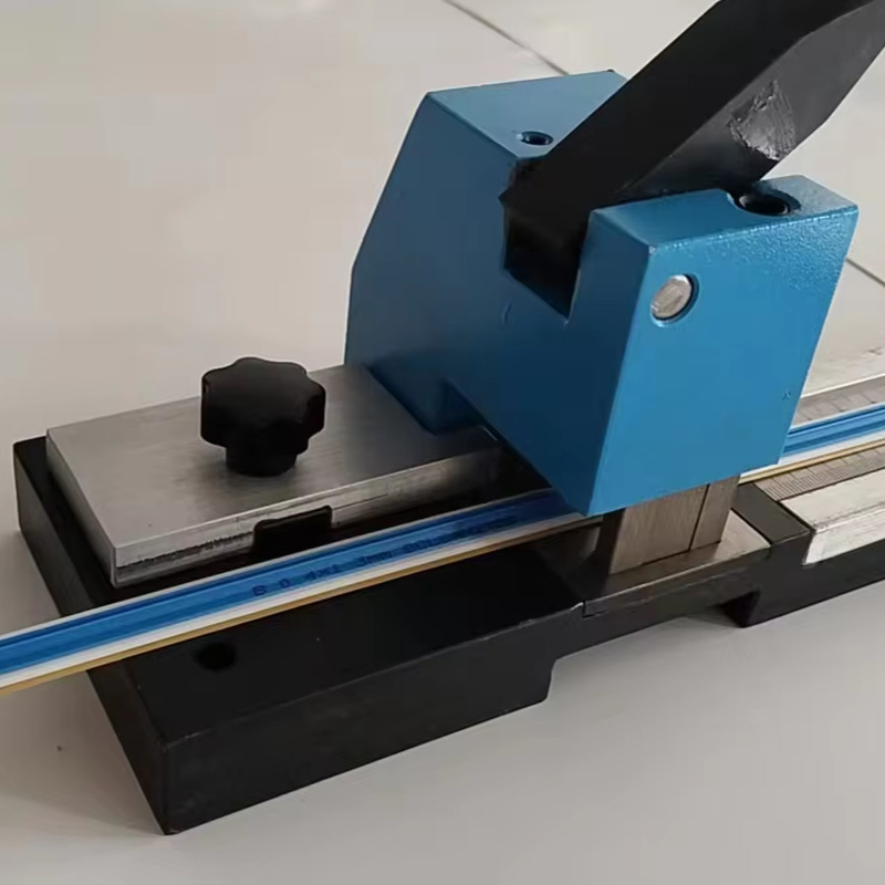 2024 Handmatrix-snijmachine voor het creëren van kraakmatrixen De perfecte oplossing voor het snijden van kraakmatrixen voor het drukken