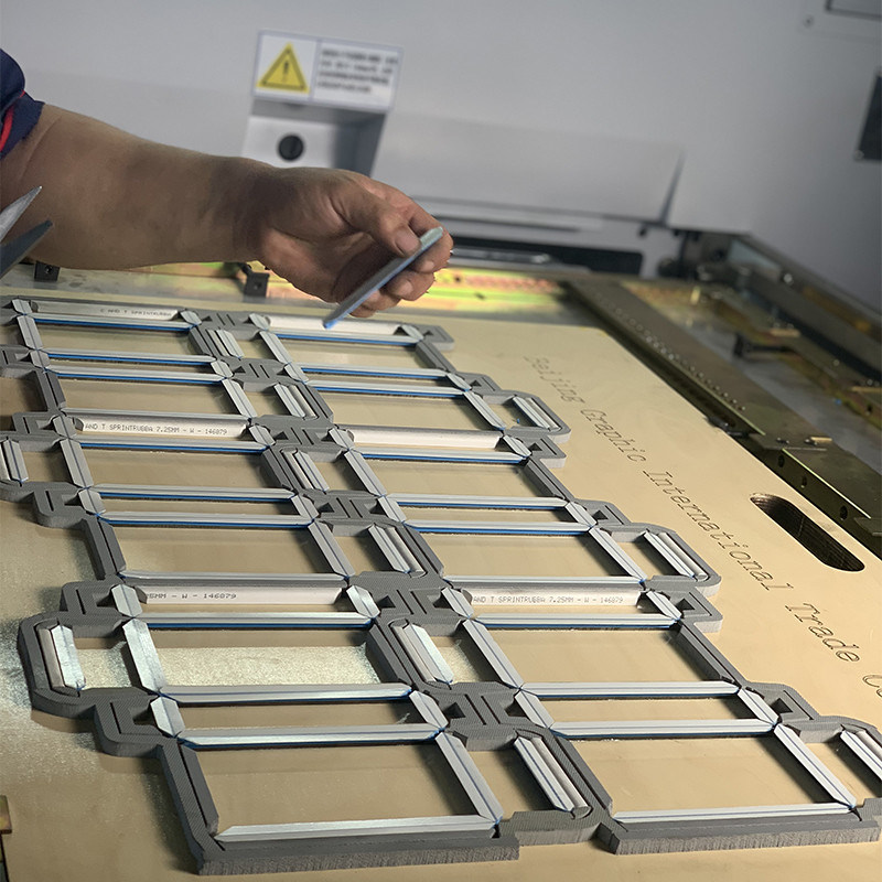 0.5 mm Hoogte van het kanaal kleefstof plastic creasing matrix voor het maken van de matrijzen en aanpasbaar