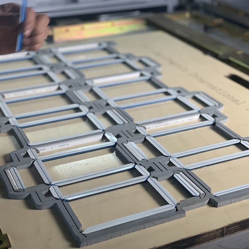 Witte PVC creasing matrix met geïmporteerde vingerband en lijm voor grafische Beijing 2021