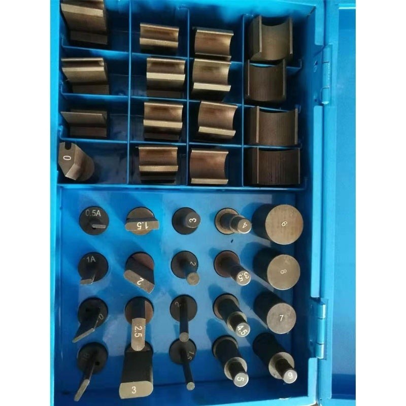 Handmatig buigmachine voor het snijden van staal BJH-201 Jaar 2022 en maximale regelhoogte 26 mm