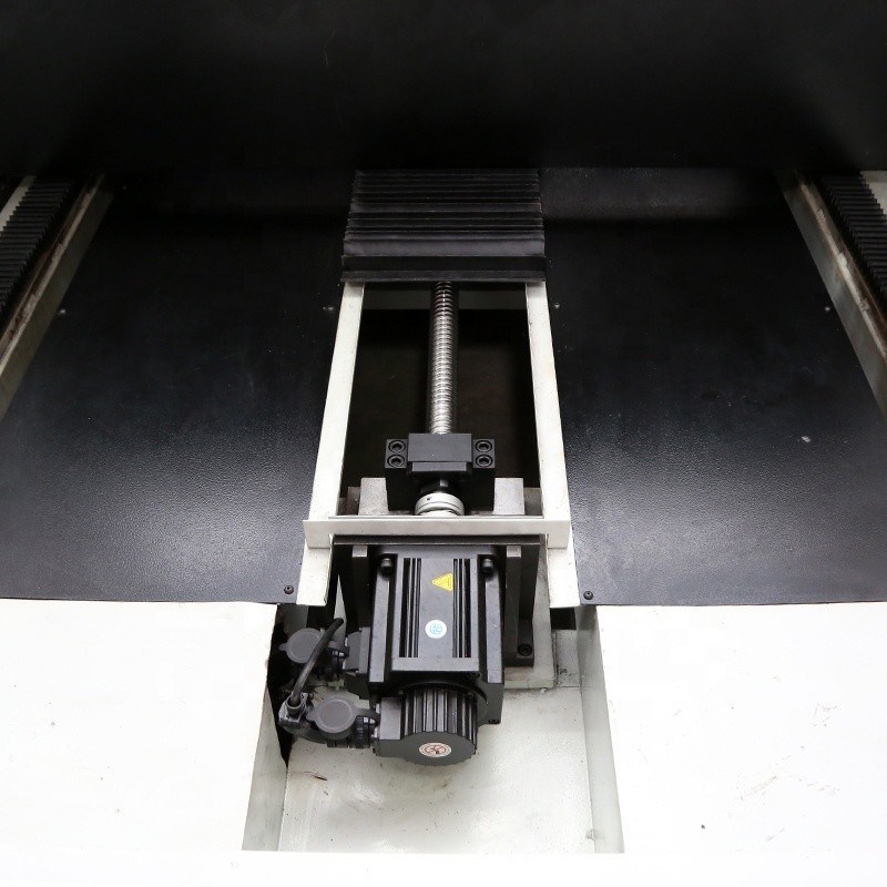 Laser Tube Source Graphic Beijing GIT1218-600W Flat Laser Die Cutting Machine met 1800mm Y-Axis Travel-Lengte